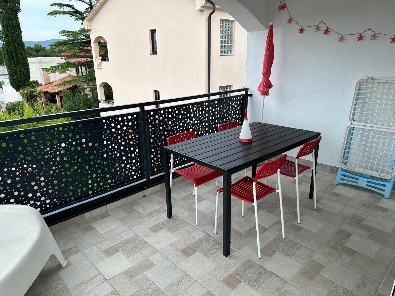 Apartments "Laci" Кърк Екстериор снимка
