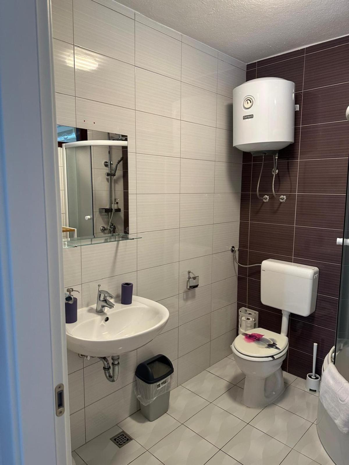 Apartments "Laci" Кърк Екстериор снимка