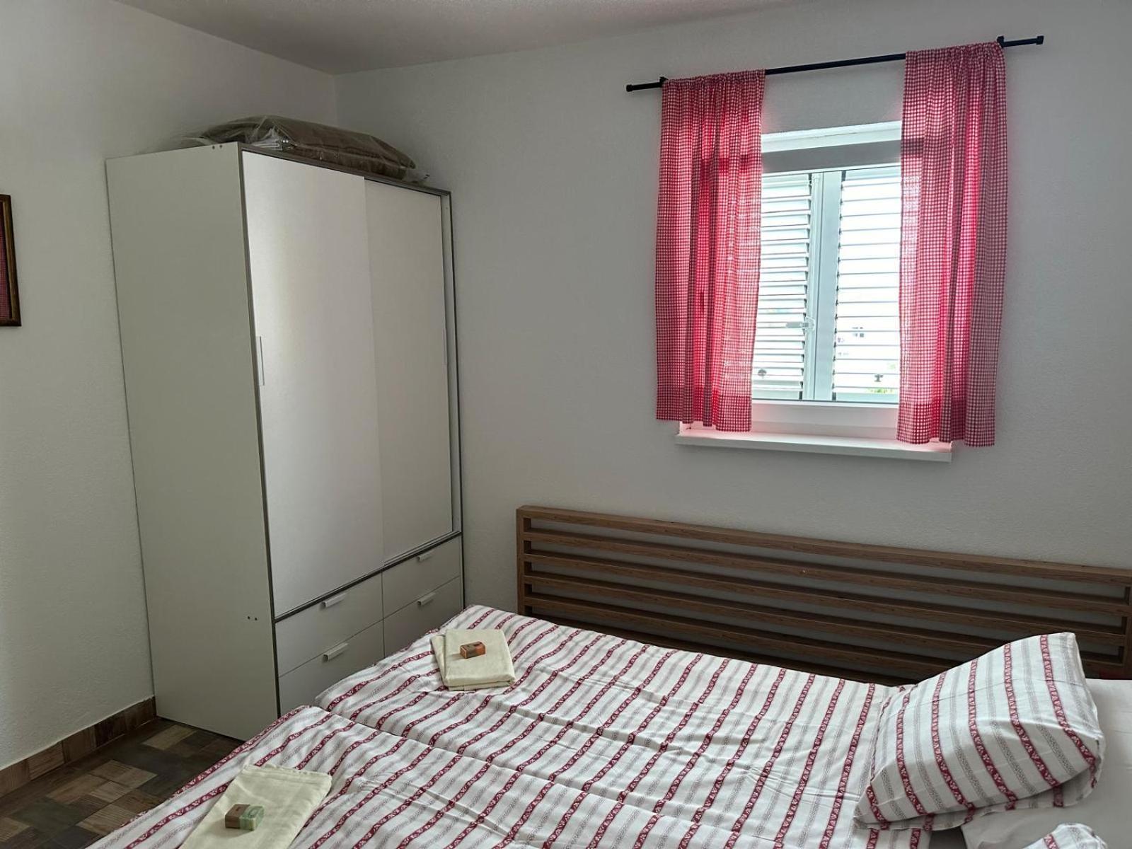 Apartments "Laci" Кърк Екстериор снимка