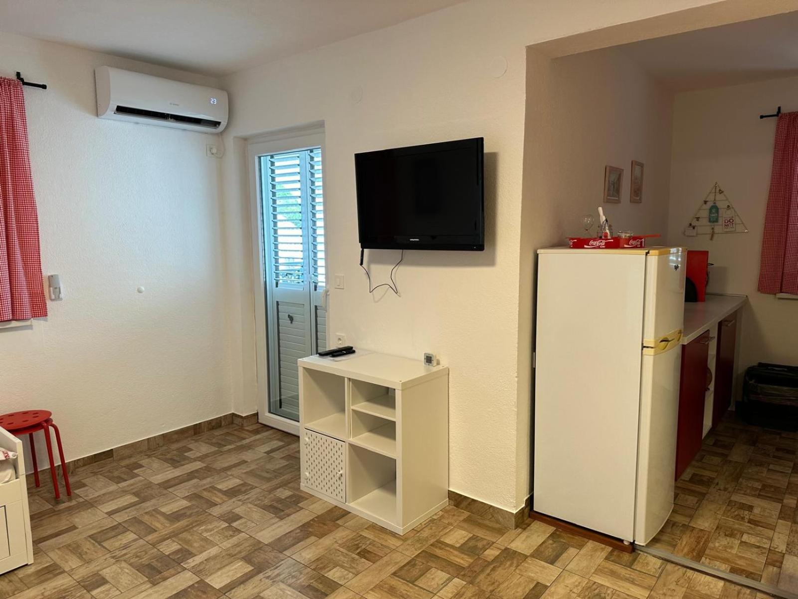 Apartments "Laci" Кърк Екстериор снимка